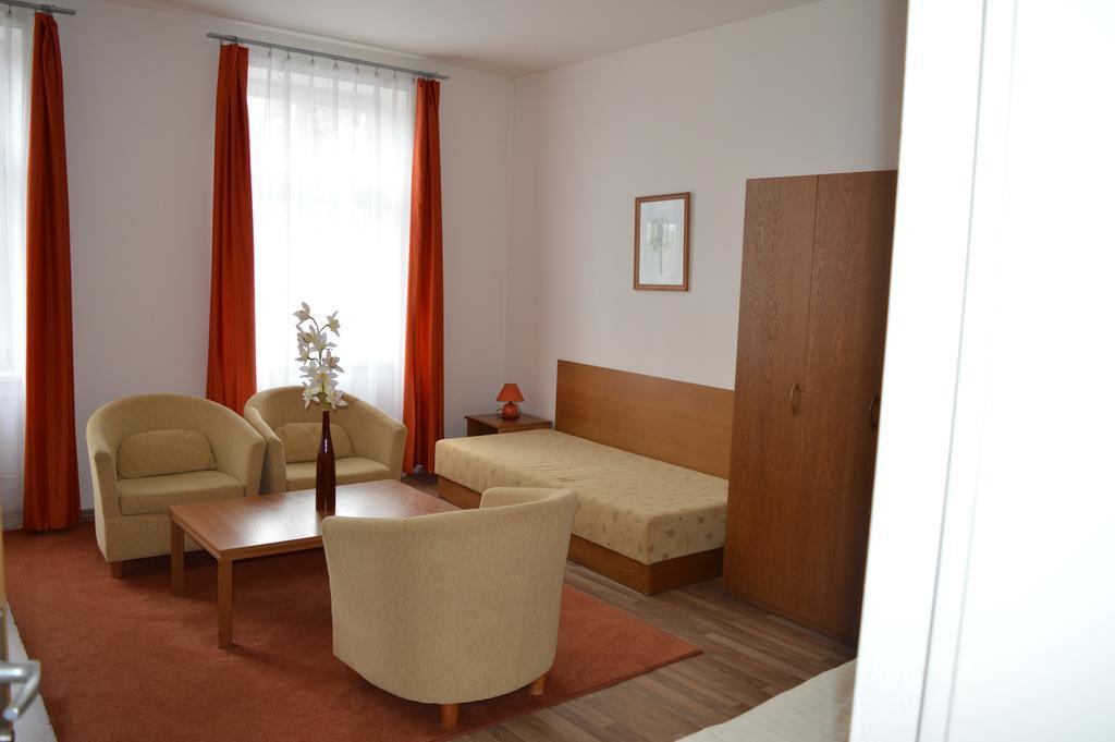 Hotel Akademik Bratislava Exteriör bild