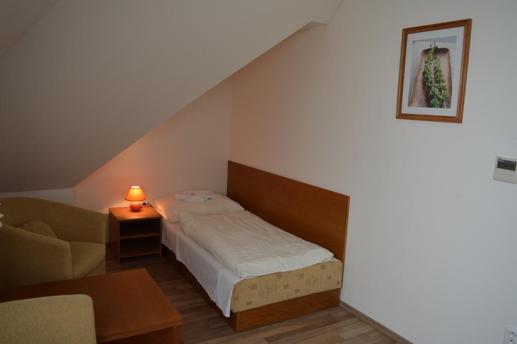 Hotel Akademik Bratislava Exteriör bild