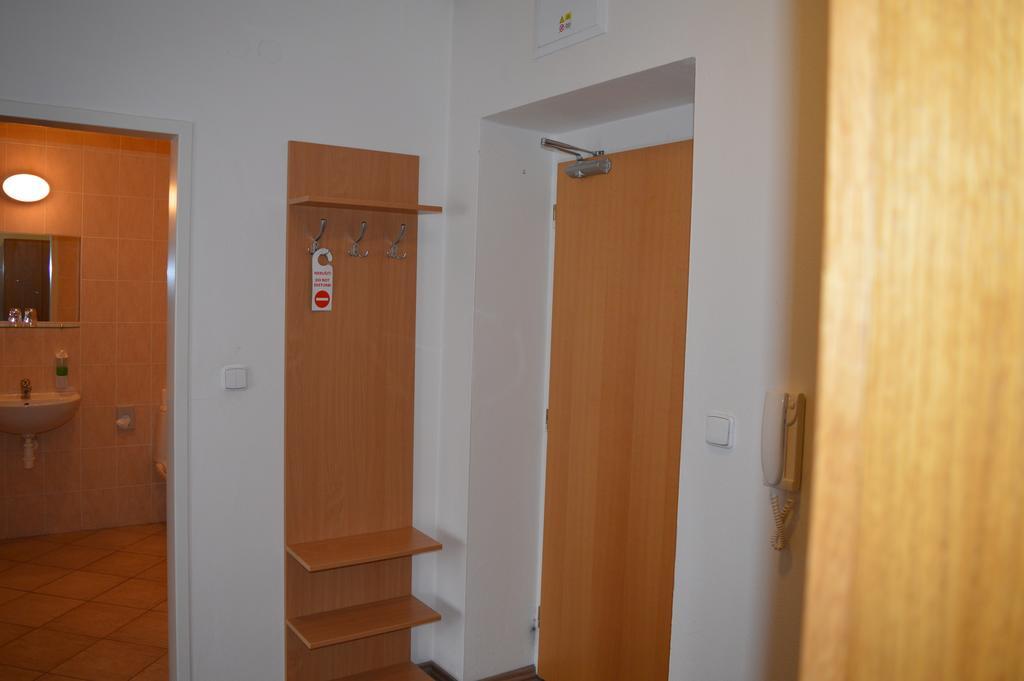 Hotel Akademik Bratislava Rum bild